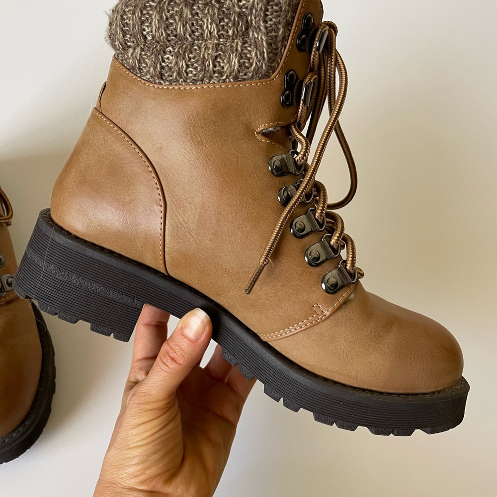 Outdoor style ankle boots - Picture 4 of 16